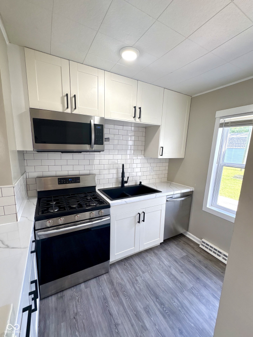 Listing Image 12
