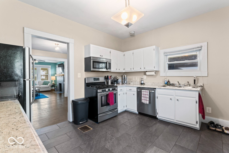 Listing Image 12