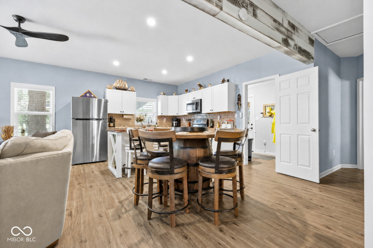 Listing Image 15