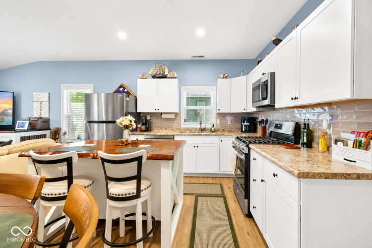 Listing Image 10