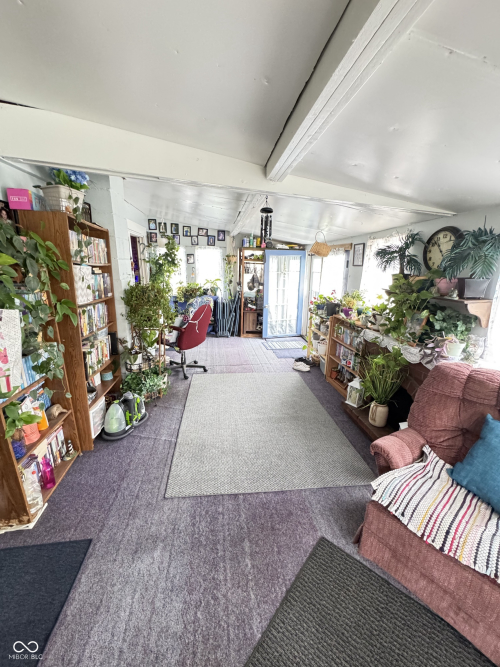 Listing Image 9