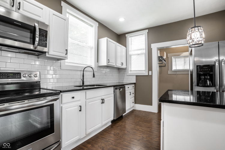 Listing Image 12