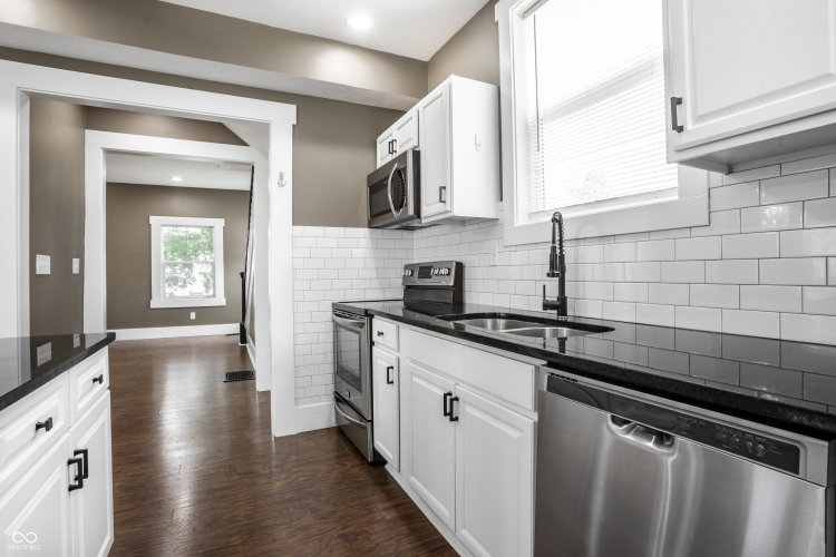 Listing Image 13