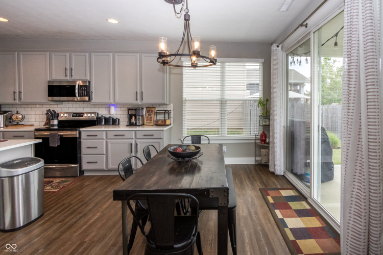 Listing Image 10