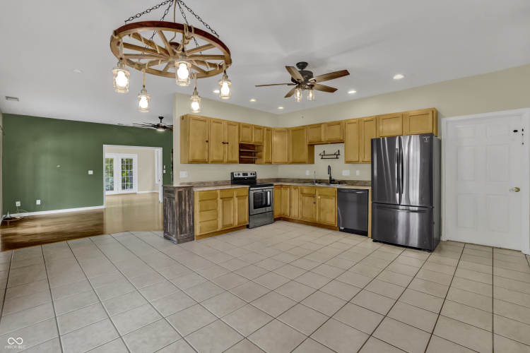 Listing Image 12