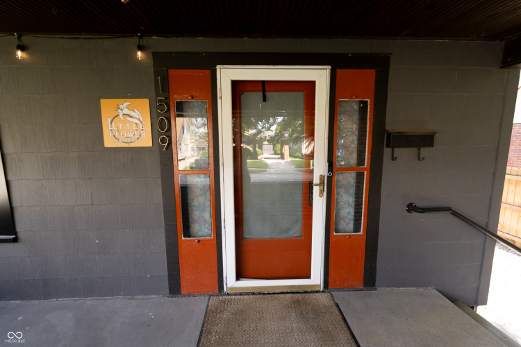 Listing Image 4