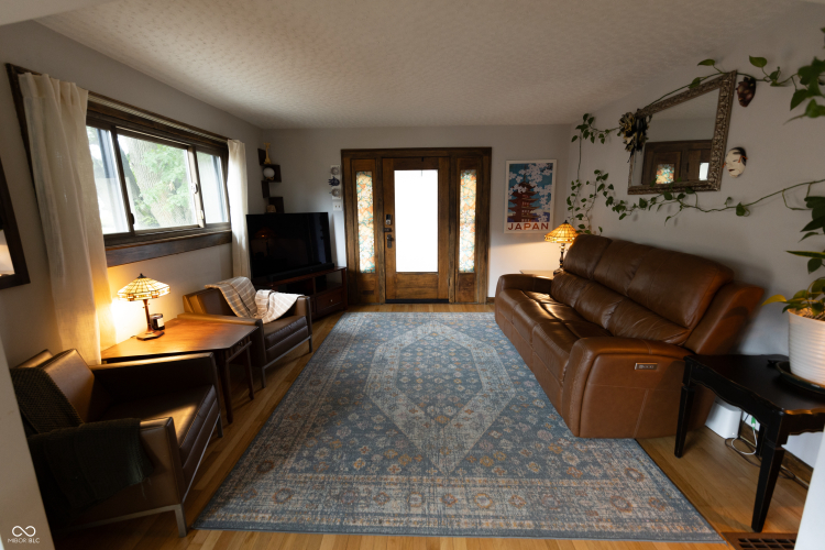 Listing Image 5