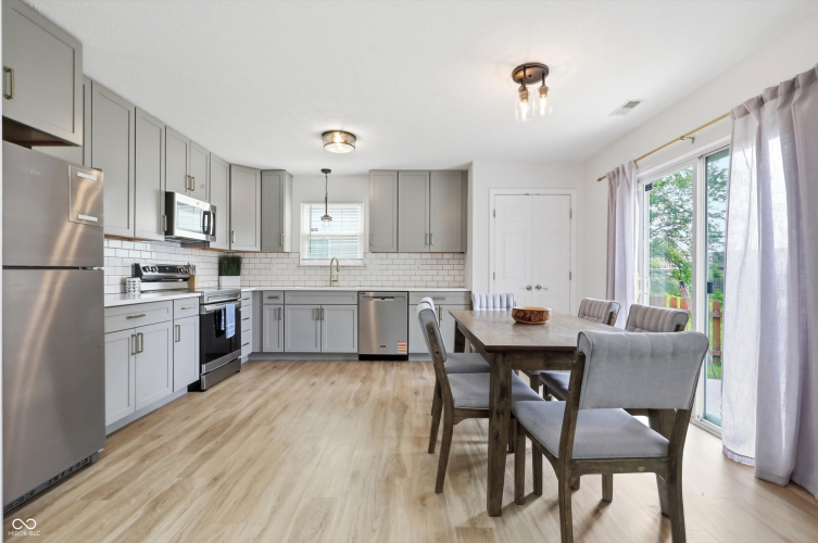Listing Image 12