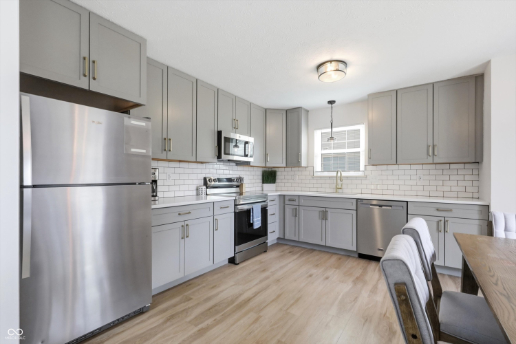 Listing Image 13