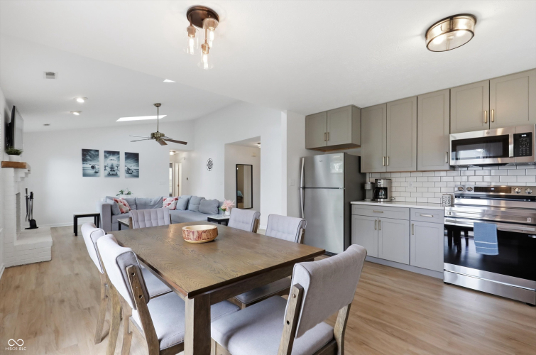 Listing Image 10