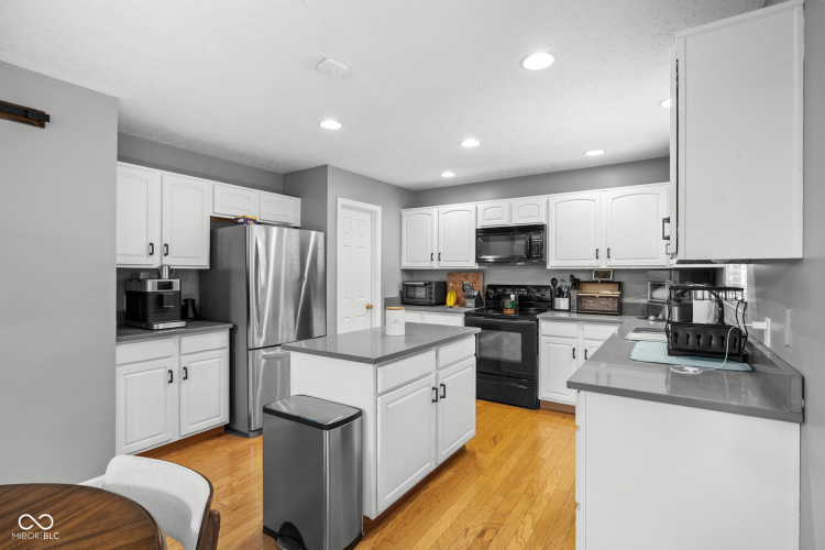 Listing Image 10
