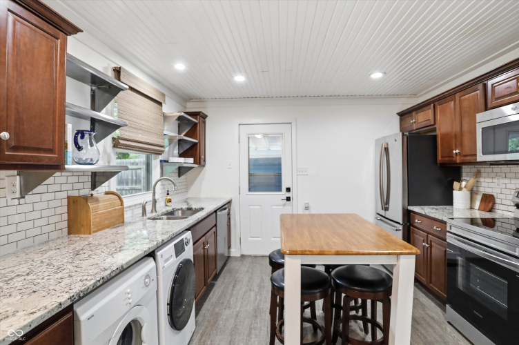 Listing Image 14
