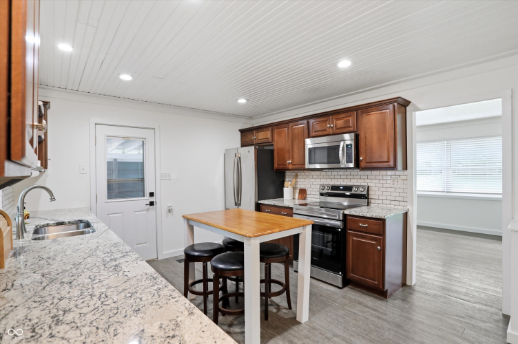 Listing Image 15