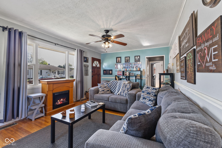Listing Image 3