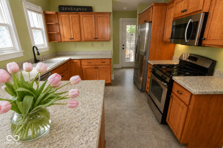 Listing Image 4
