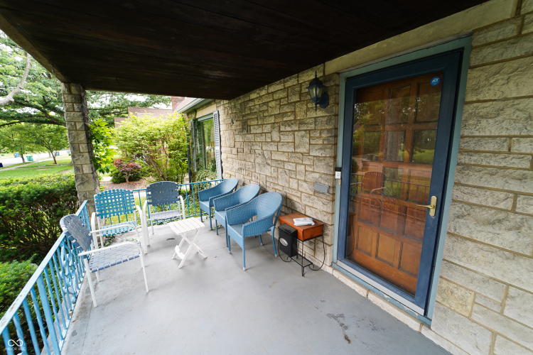 Listing Image 4