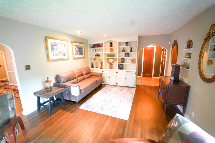 Listing Image 7