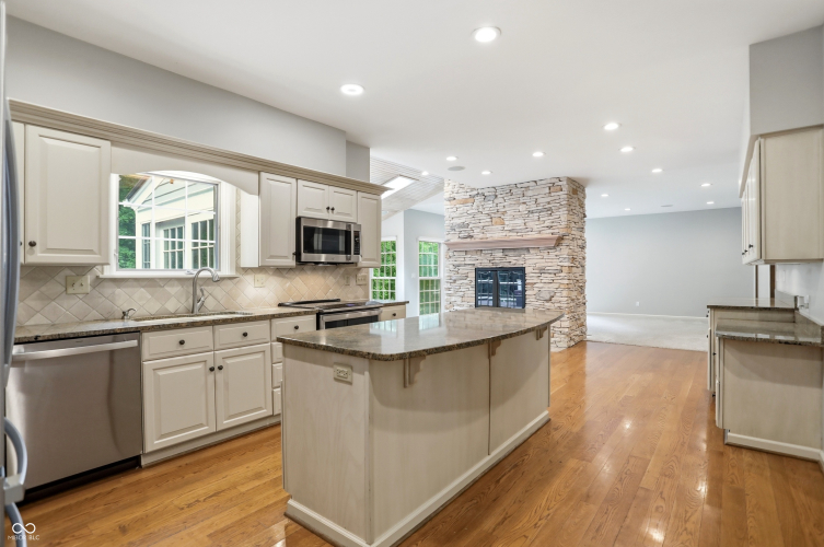 Listing Image 17