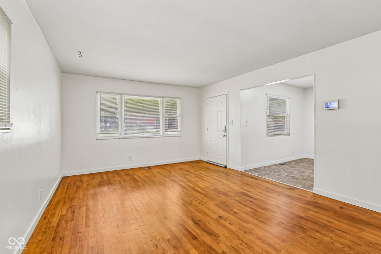 Listing Image 6