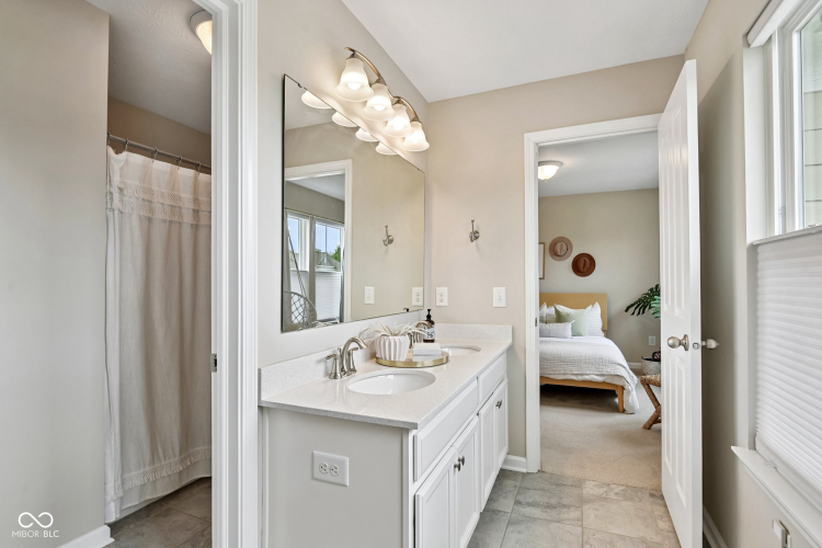 Listing Image 38