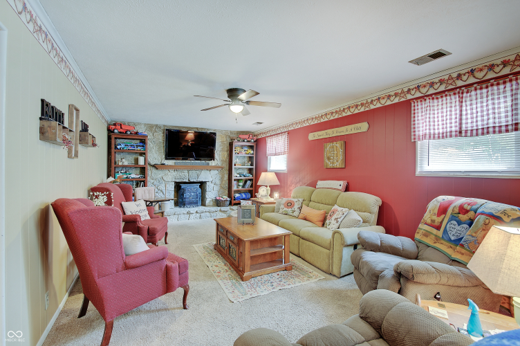 Listing Image 16