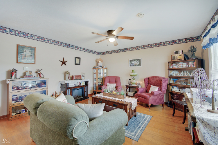 Listing Image 6