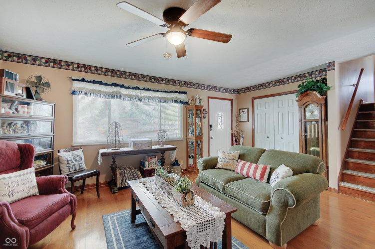 Listing Image 8