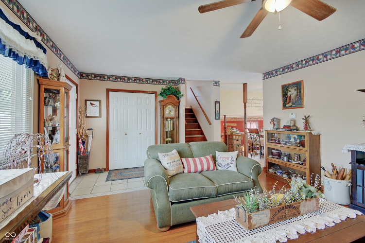 Listing Image 9