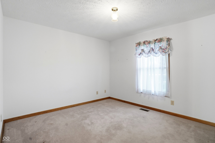Listing Image 28