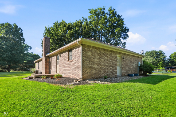 Listing Image 40