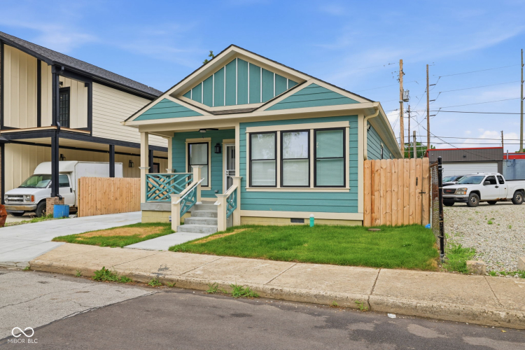 Listing Image 4
