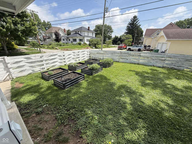 Listing Image 4