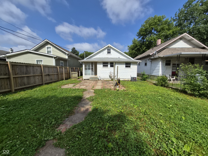 Listing Image 4