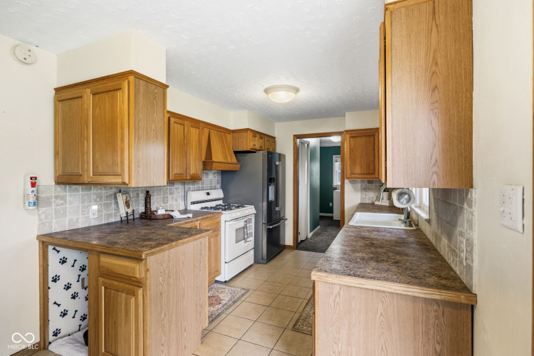 Listing Image 16