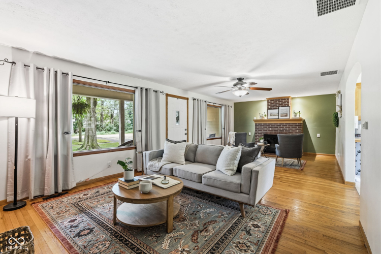 Listing Image 10