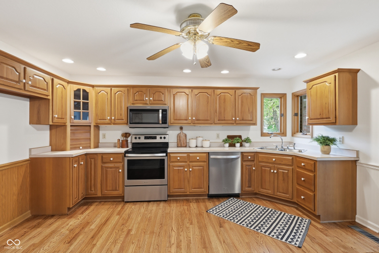Listing Image 12