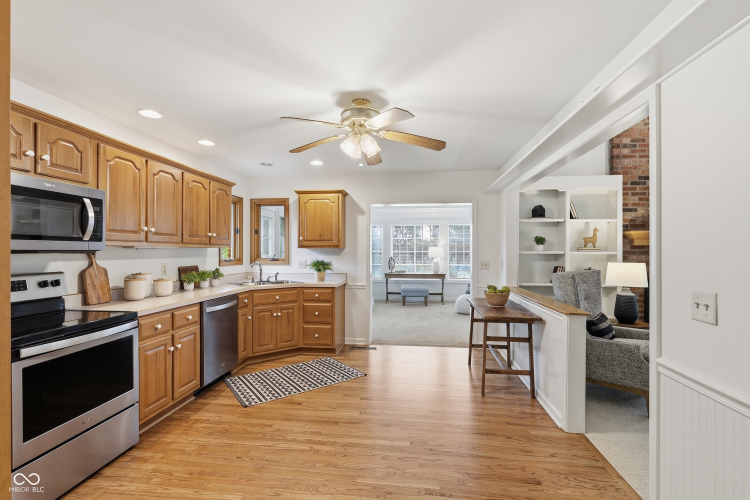 Listing Image 10