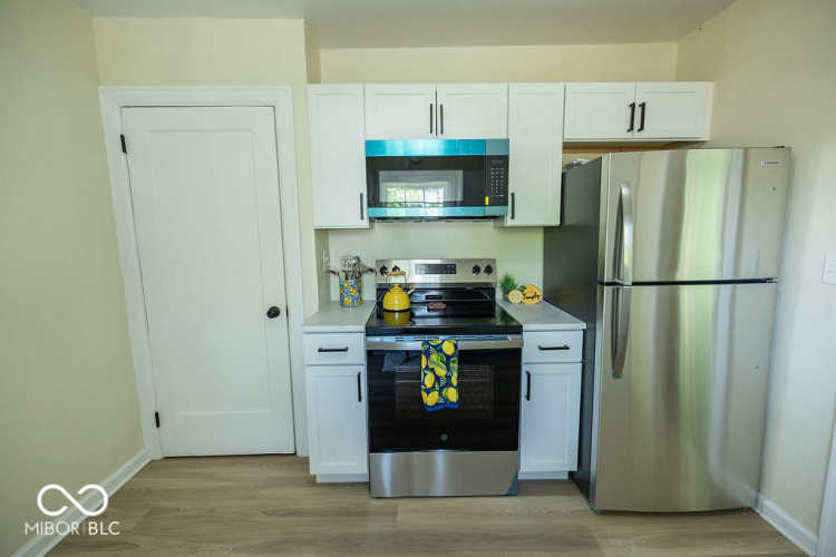Listing Image 19
