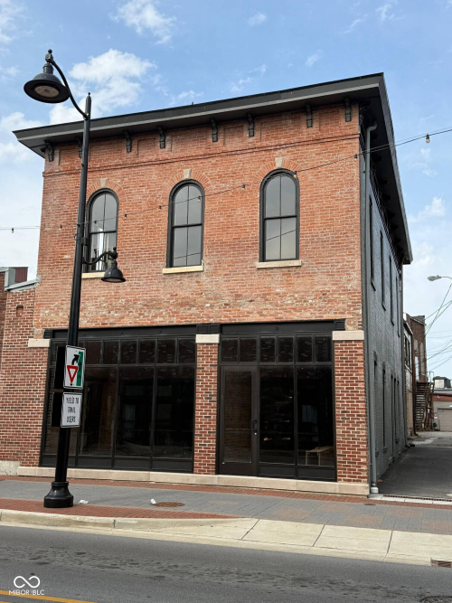 Listing Image 4