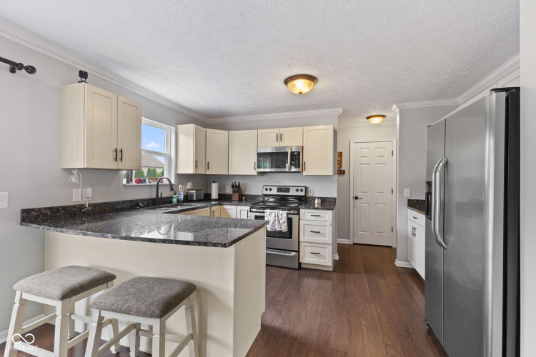 Listing Image 12