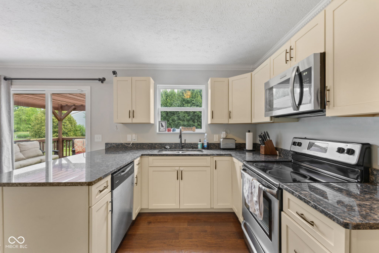 Listing Image 13