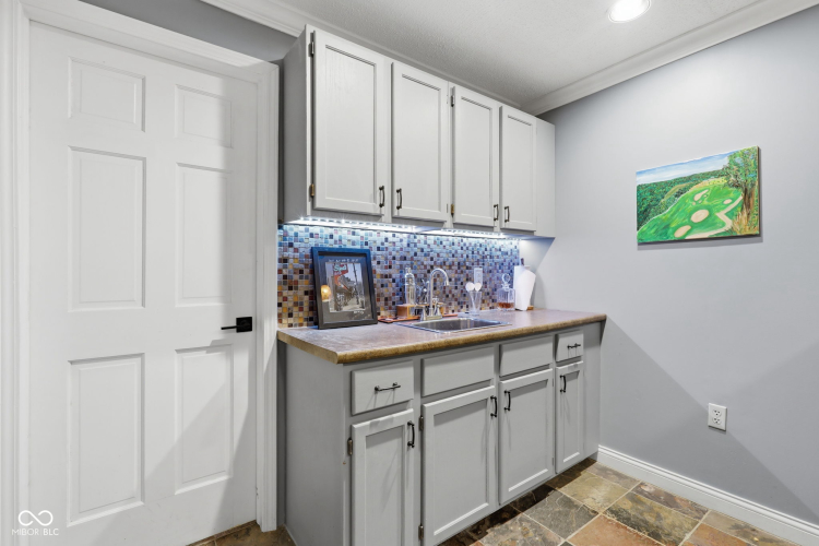 Listing Image 54
