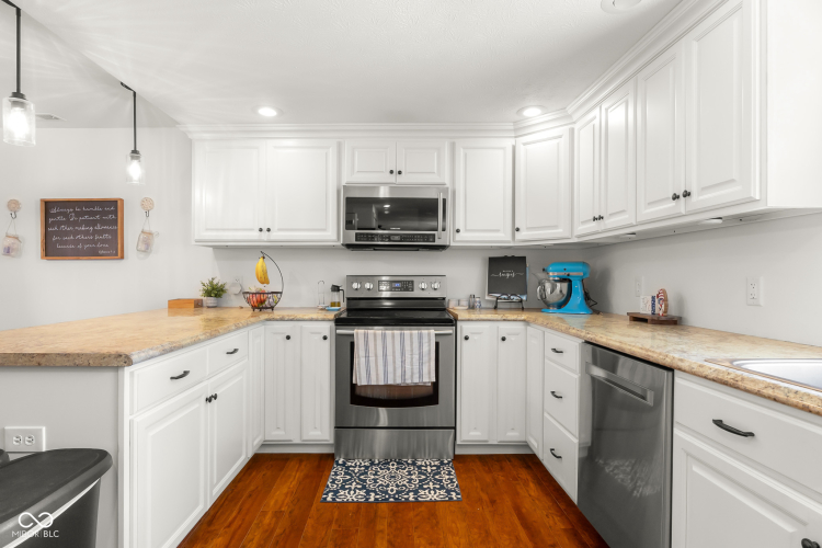 Listing Image 19