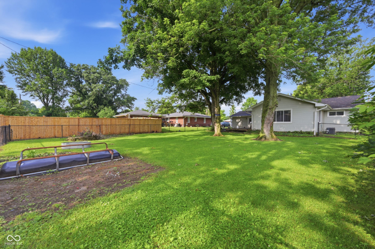 Listing Image 12