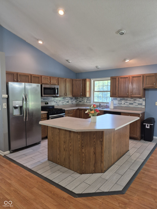 Listing Image 6