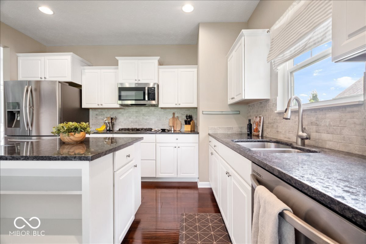 Listing Image 15