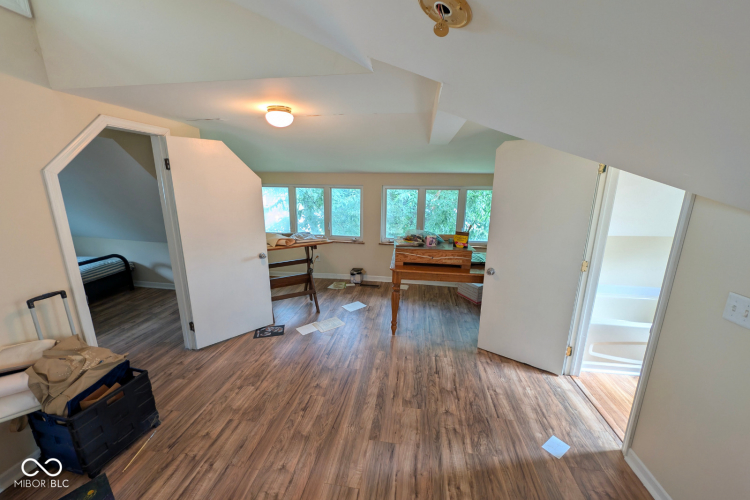Listing Image 17