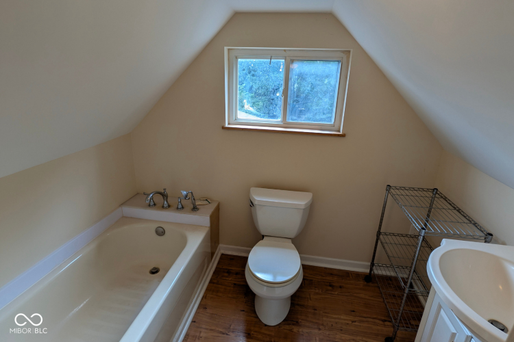 Listing Image 19