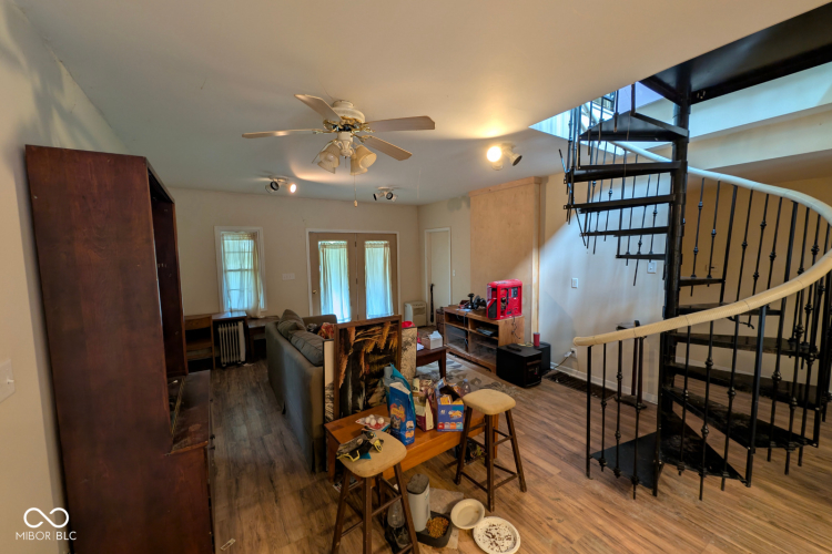 Listing Image 9