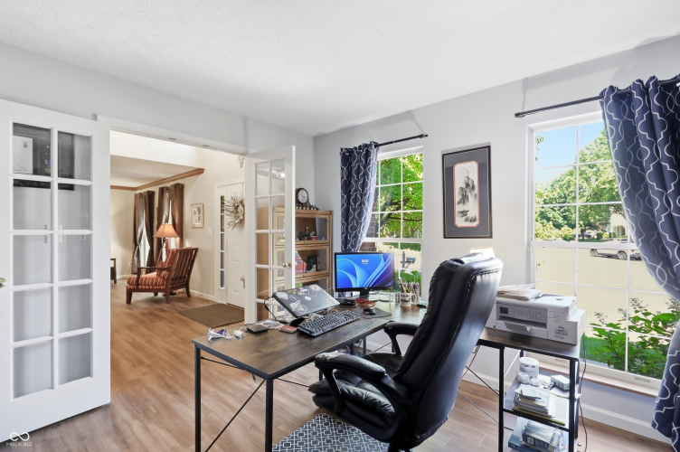 Listing Image 12